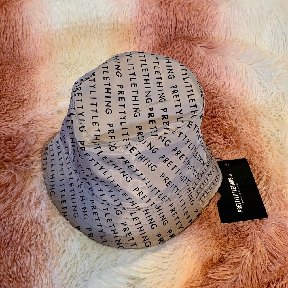 Pretty Little Thing hat